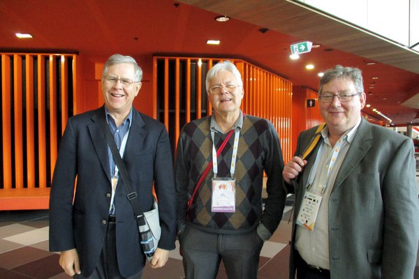 Trio of notable mineral museum, long-term acquaintances, caught between talks at IMA meeting, Convention Centre, Melbourne